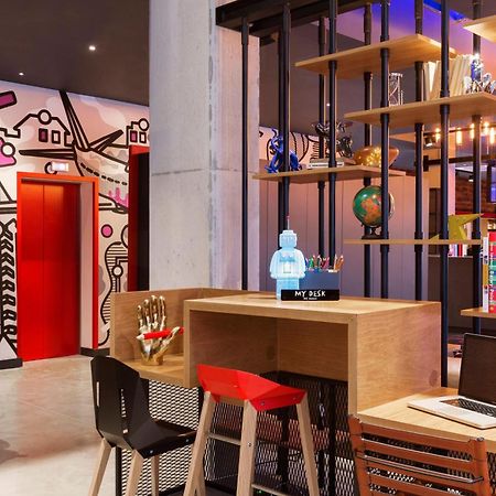 Hotel Moxy Katowice Airport à Pyrzowice Extérieur photo