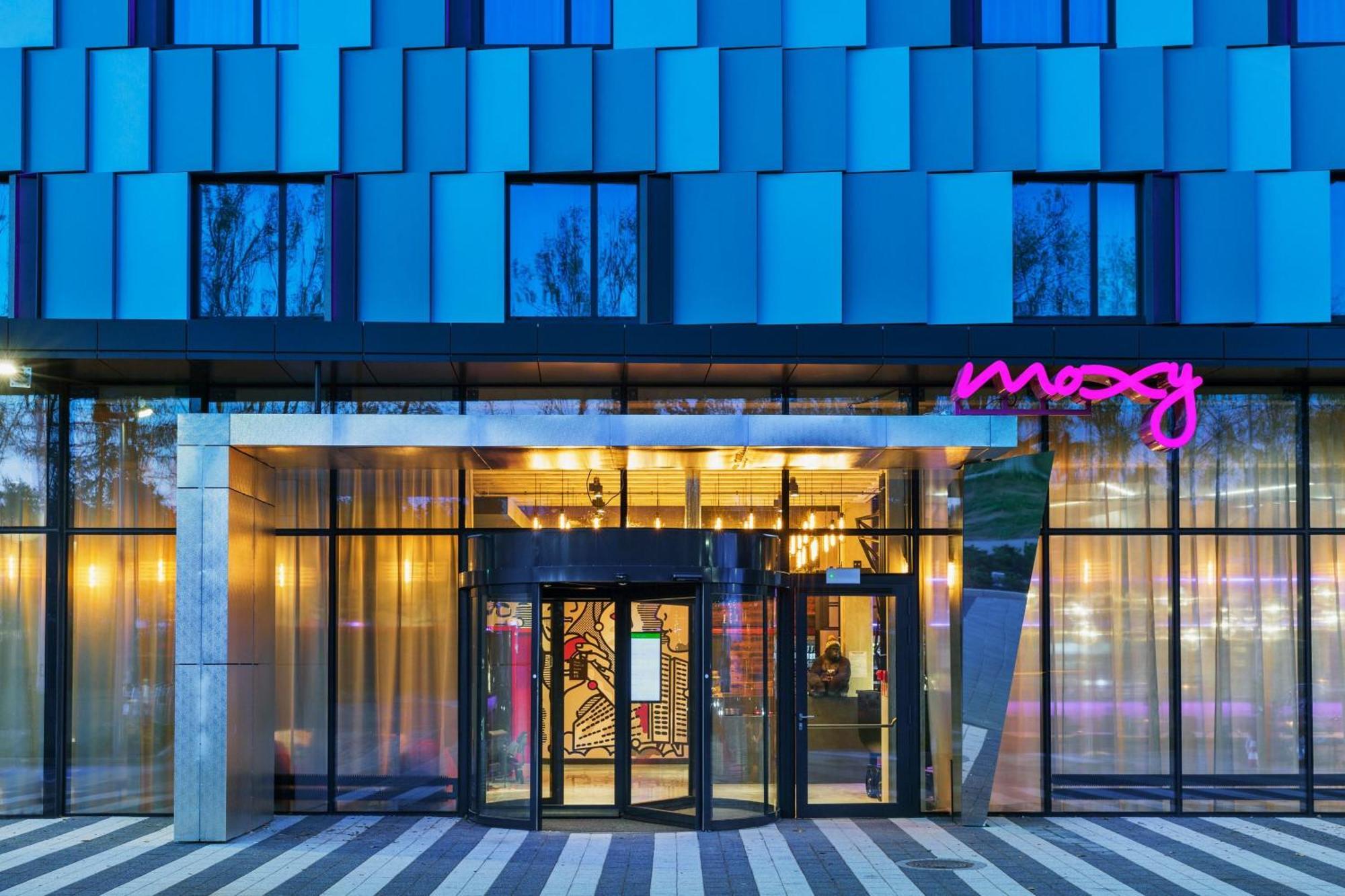 Hotel Moxy Katowice Airport à Pyrzowice Extérieur photo